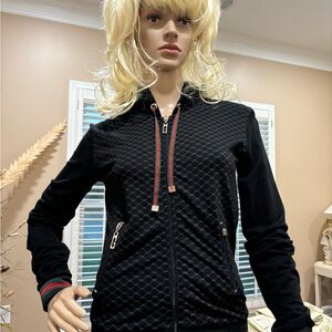 STUNNING, ELEGANT & COMFORTABLE GUCCI CARDIGAN IN MINT CONDITION.